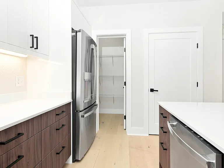 919 12th St NE — Photo 9