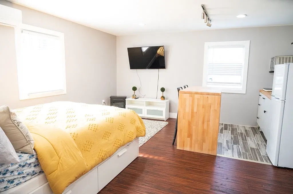 Studio, 400 sqft, $1,500 — Photo 2