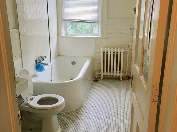 3rd image of 20A Jewett Pl