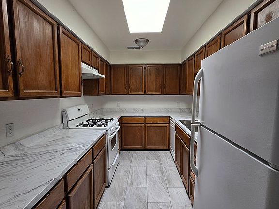 3rd image of 4104B Pawnee Dr #195