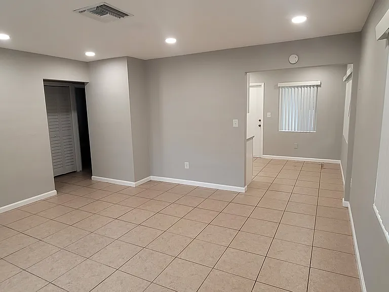 2533 Garfield St — Photo 2