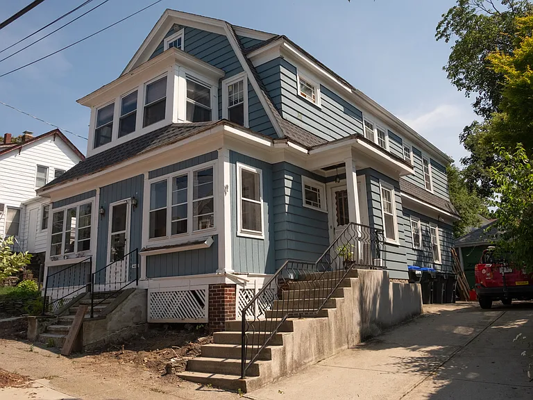 23-25 Woodbine St — Photo 1