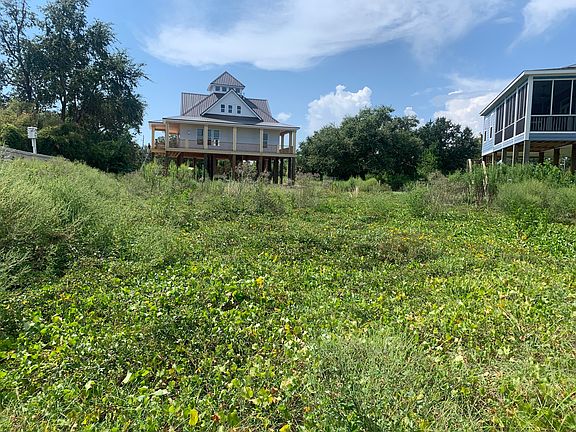 4th image of 646 W Beach Blvd