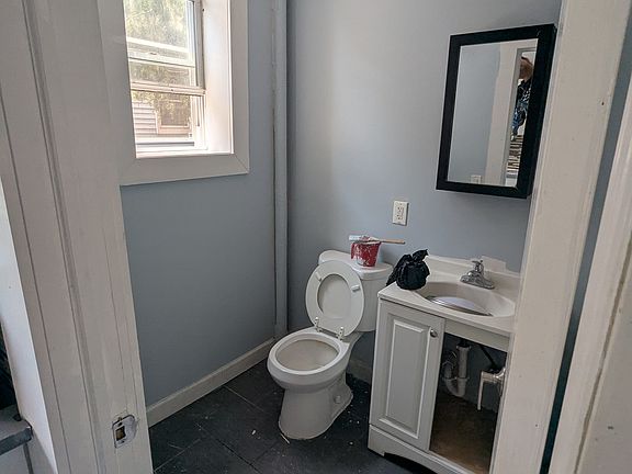 4th image of 63 N Walnut St #6