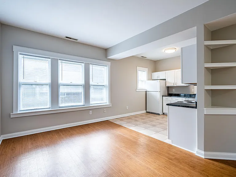 234 E 9th St #305 — Photo 3