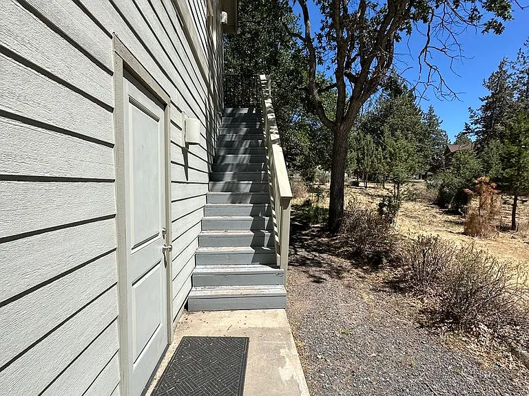 6425 Coopers Hawk Rd — Photo 12