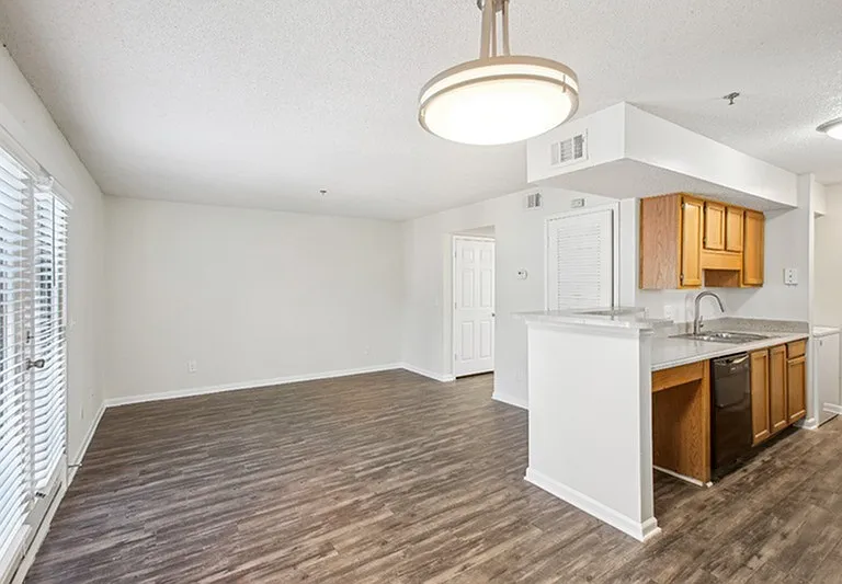 SouthOaks_Classic_KitchenLiving_062624_web