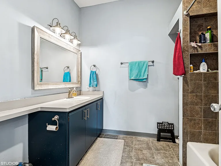1815 W Henderson St #2 — Photo 9