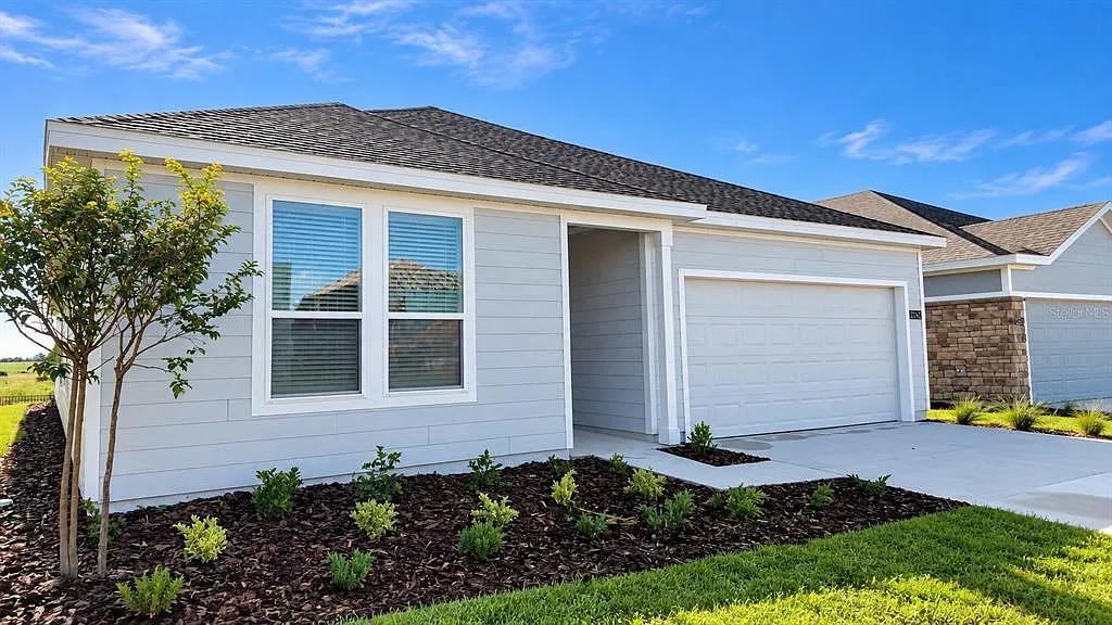 4 bed, 3.0 bath, 2366 sqft, $2,450 — Photo 2