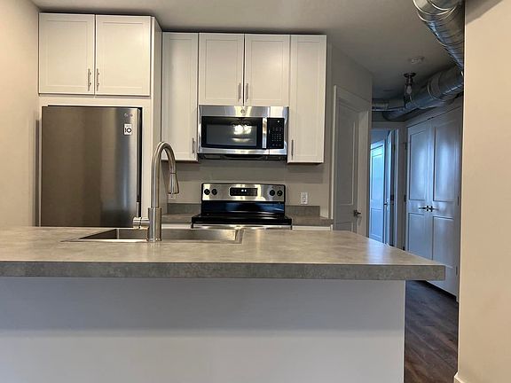 2nd image of 2039 Green St APT 2