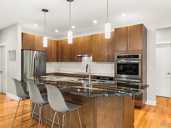 3rd image of 3037 Roan Hill Dr