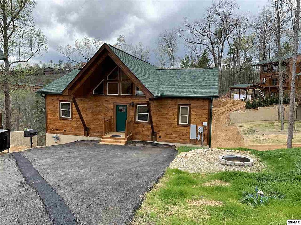 1st image of 11 Greenbriar Village Ln