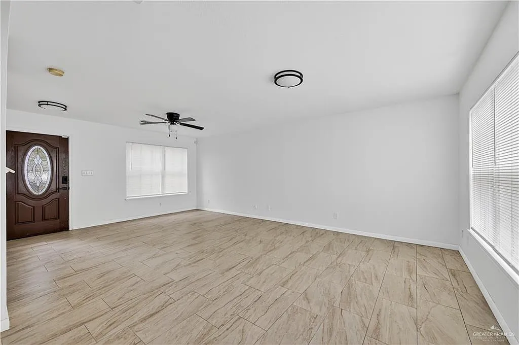 3 bed, 2.5 bath, 1944 sqft, $2,000 — Photo 4