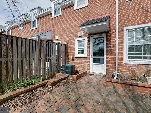 4th image of 4418 34th St S Unit 1