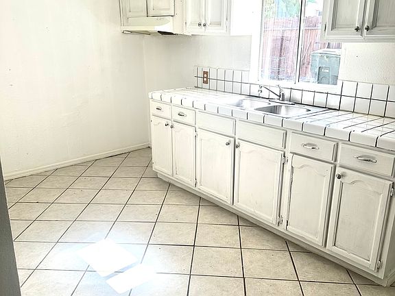 3rd image of 3945 E Madison Ave #B
