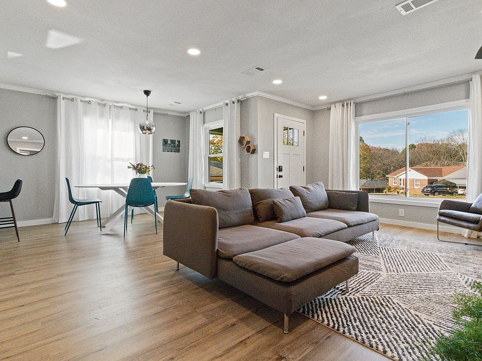 1st image of 6 Carlton Dr