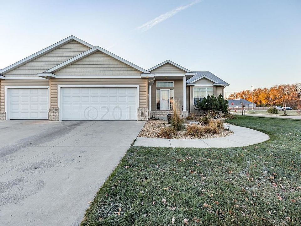 1st image of 207 39th Ave E