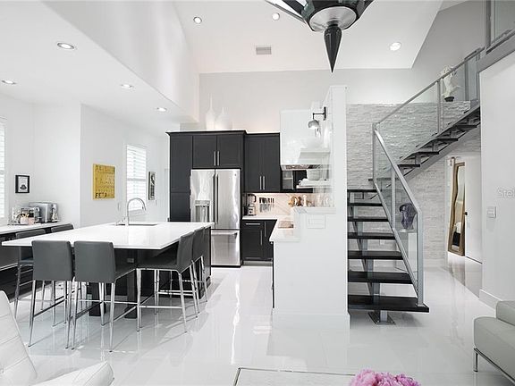 3rd image of 13429 Fountainbleau Dr #4-5