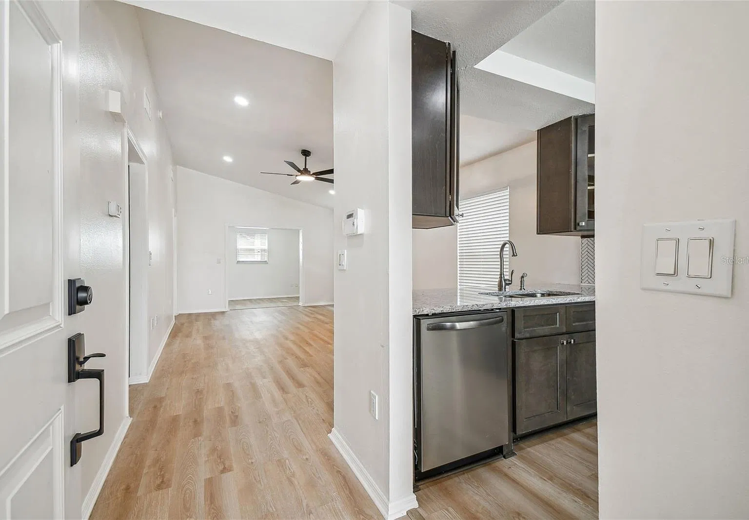 2 bed, 1186 sqft, $1,950 — Photo 3