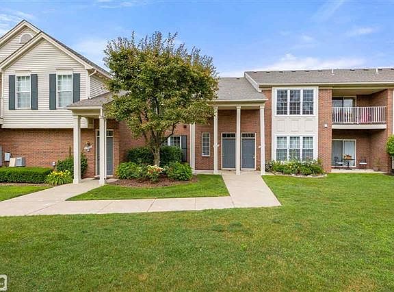 2nd image of 43932 Elm Dr
