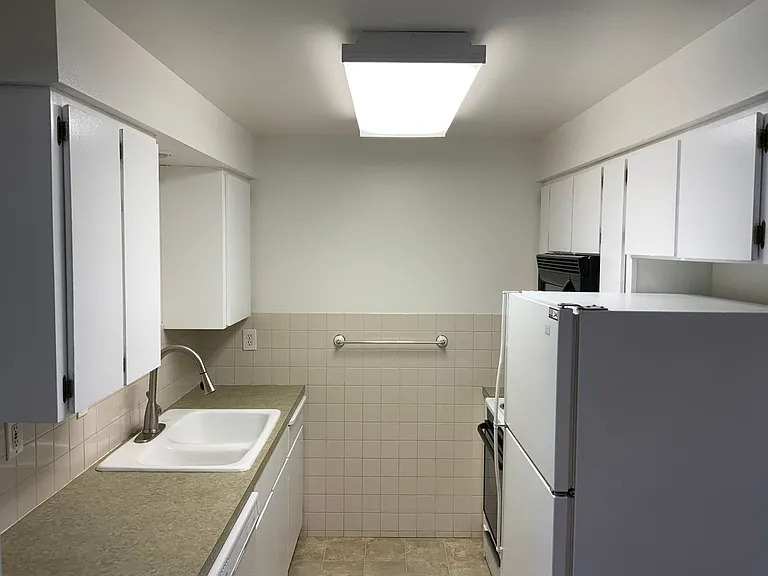 7720 E Mission Ave — Photo 4