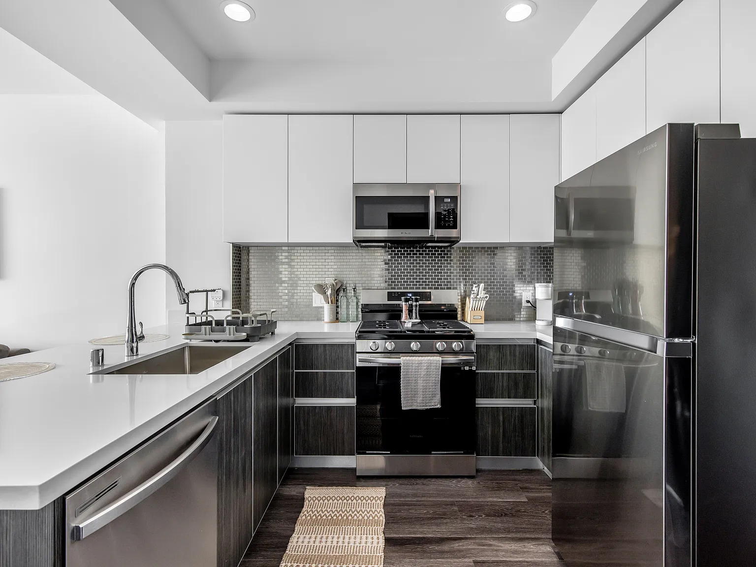 2 bed, 900 sqft, $2,650 — Photo 3