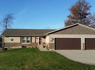 1876 Buckboard Ln, Muscatine, IA 52761