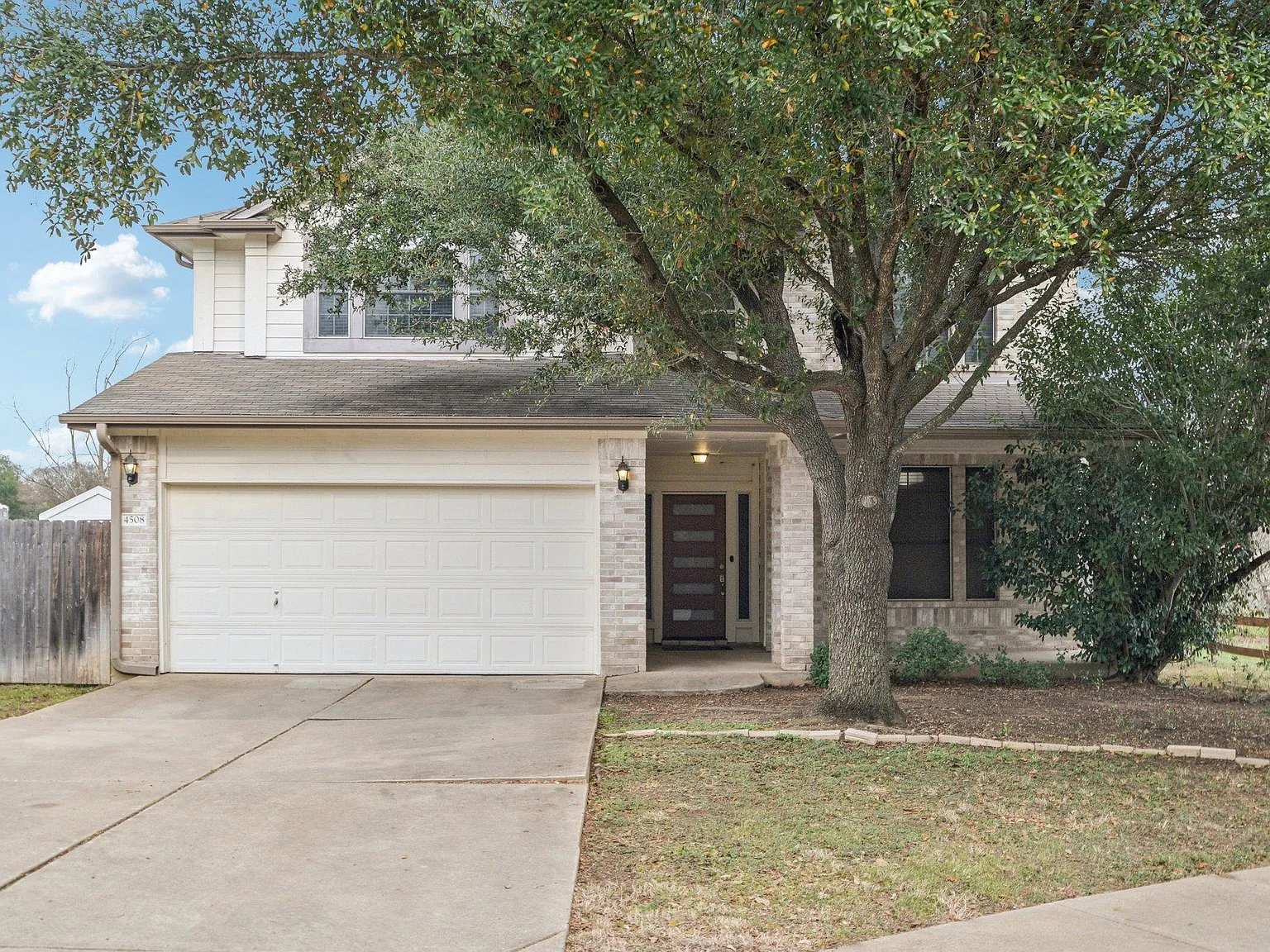 3 bed, 2.5 bath, 2338 sqft, $3,100 — Photo 2