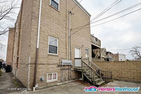 2nd image of 2624 W Adams St #1