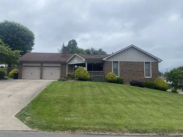 222 W Maple Ave, Oak Hill, OH 45656