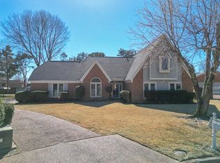 5456 Lake Village Dr, Memphis, TN 38125