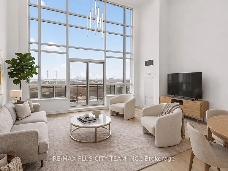1720 Eglinton Ave E #812 — Photo 3