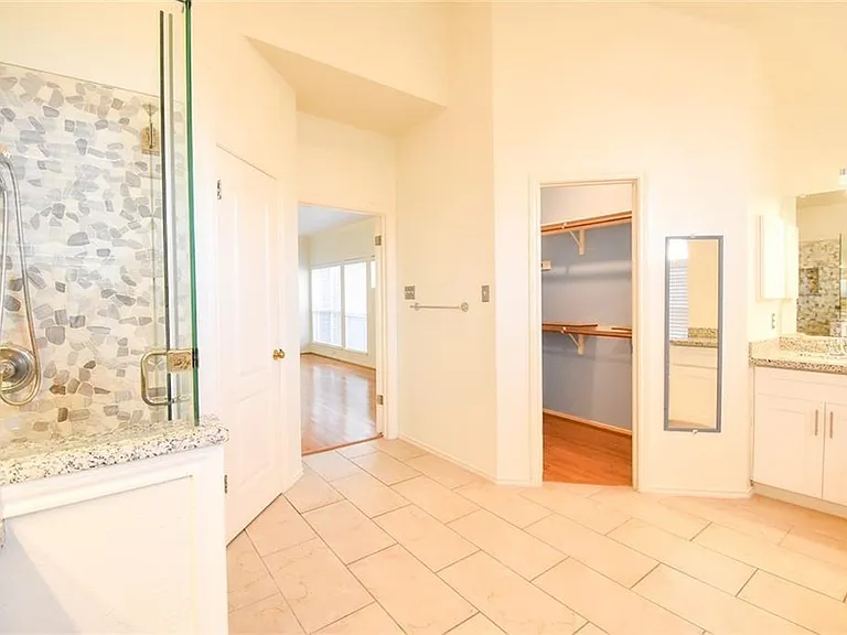 2101 Smoke Tree Trl — Photo 10