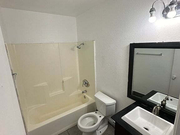 2nd image of 1641 N Lamont St APT B