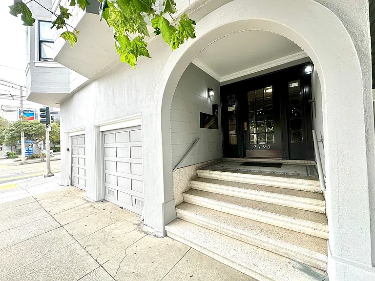 2490 California St — Photo 9