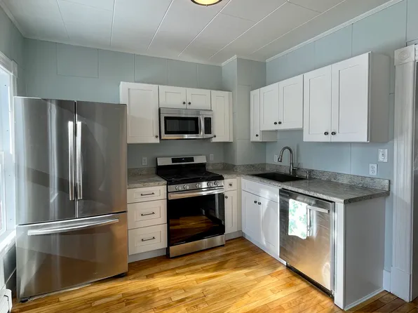 16 South St, Newport, NH 03773