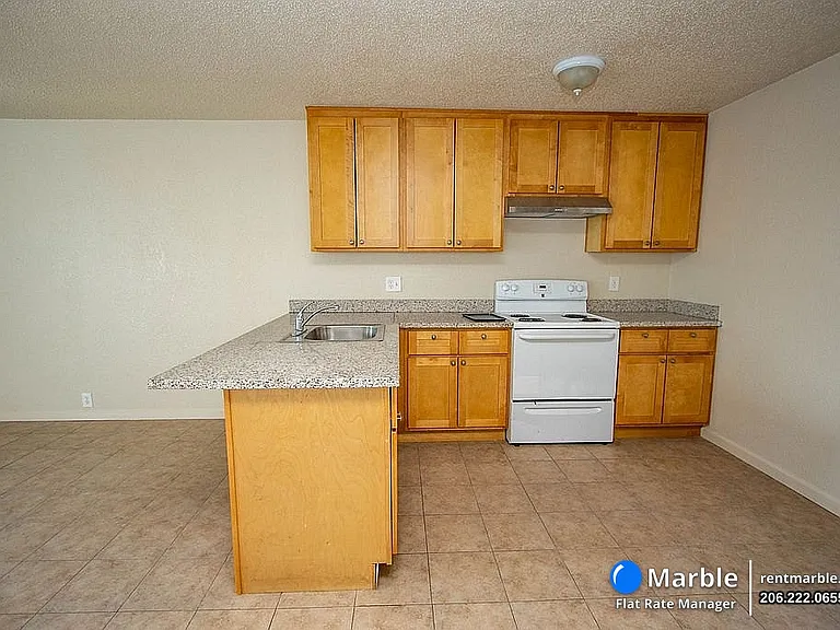 847 E Main St #4 — Photo 14
