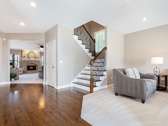 4th image of 27122 Thornwood Blvd