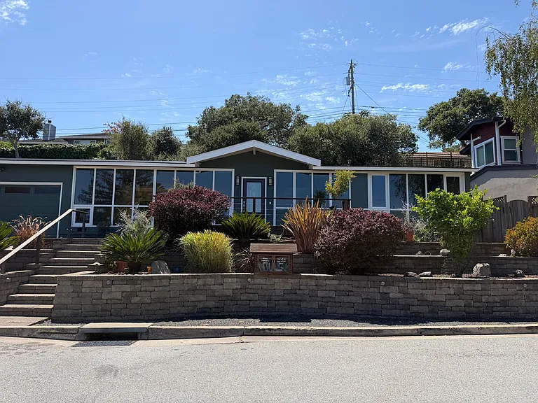 800 Buckland Ave — Photo 1