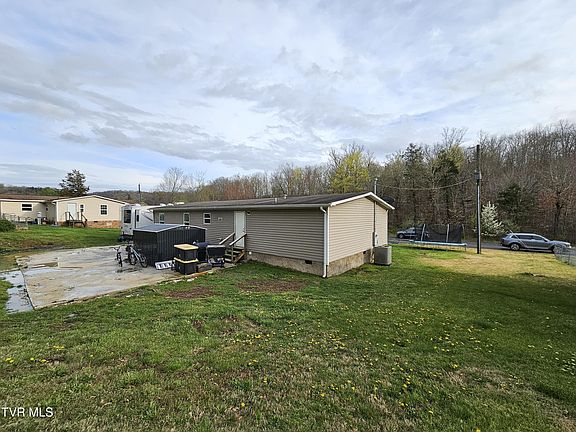 3rd image of 428 Derby Dr