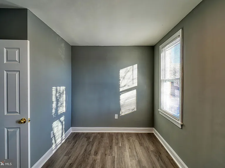 400 Douglas St NE #102 — Photo 12