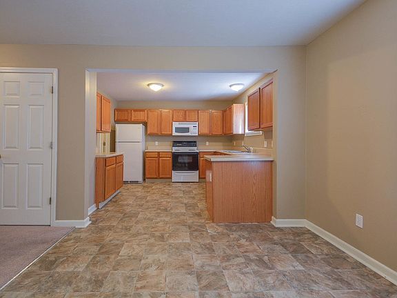 4th image of 3903-3903 S Cramer Cir #3915