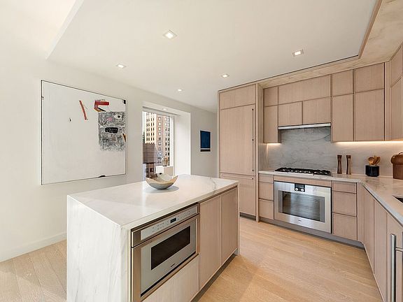 4th image of 138 E 50th St APT 30A
