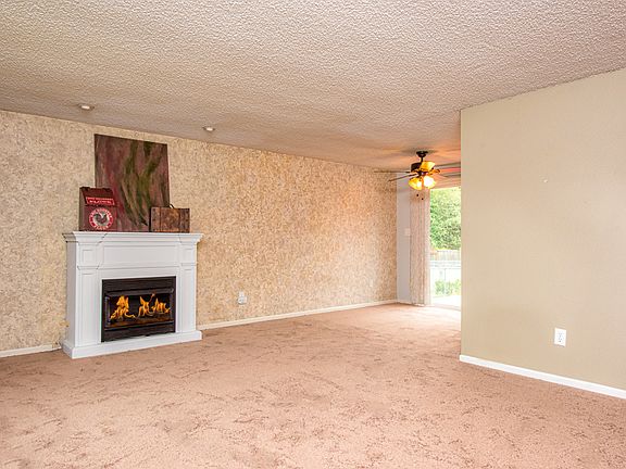 4th image of 1411 S 250th St