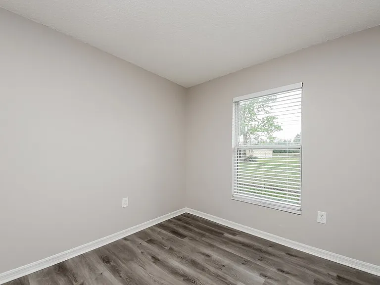 242 Cheshire Ct — Photo 12
