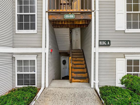 4th image of 1002 Washington Green #AG2