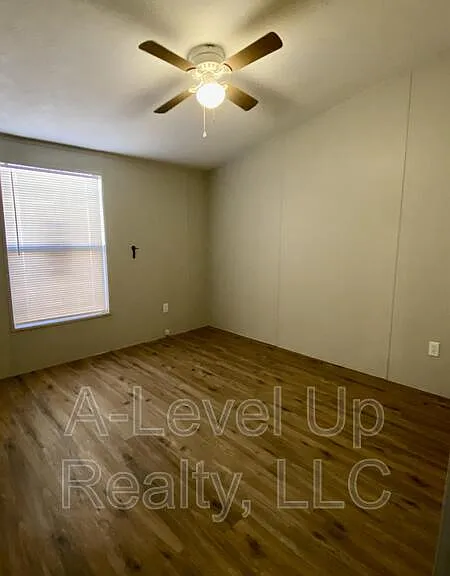 315 W Lee St — Photo 17