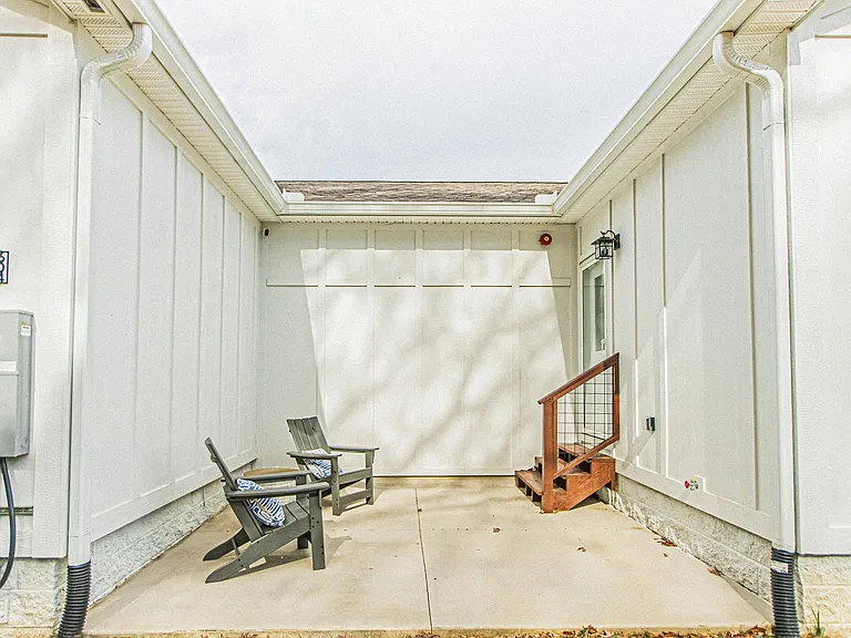 609 Vera K Ct — Photo 9