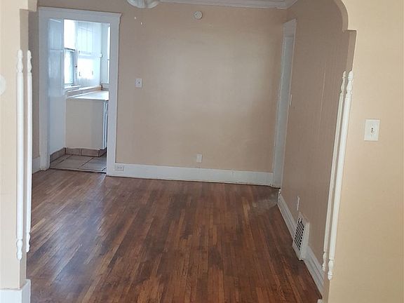 3rd image of 20 W Goodell St APT 1
