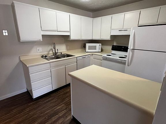 5th image of 1510 Veterans Dr Unit 5